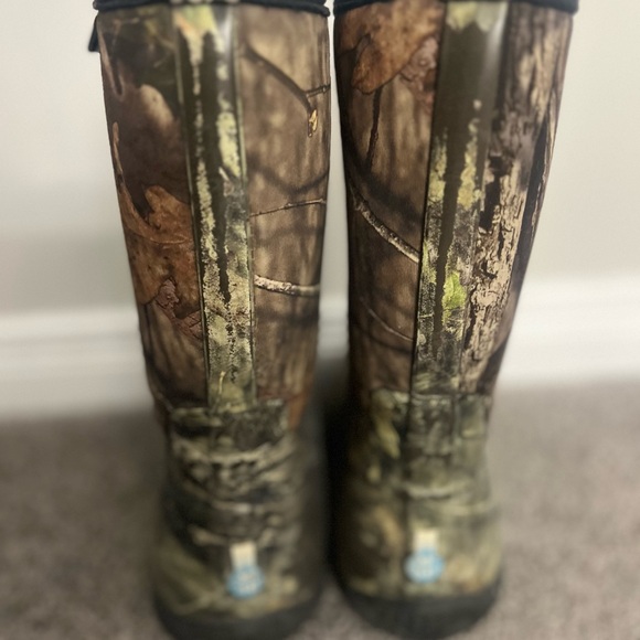 Bogs boys youth size 4 mossy oak waterproof (-30) boots worn one season - Picture 4 of 5